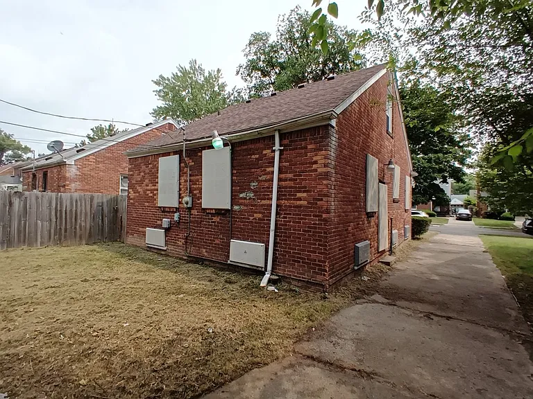 15421 Stout St — Photo 5