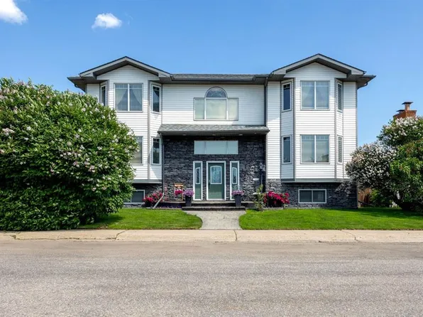 104 NW Royal Gdns, Wood Buffalo, AB T9K 1B4