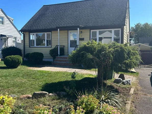 13 Hull Dr, Edison, NJ 08817