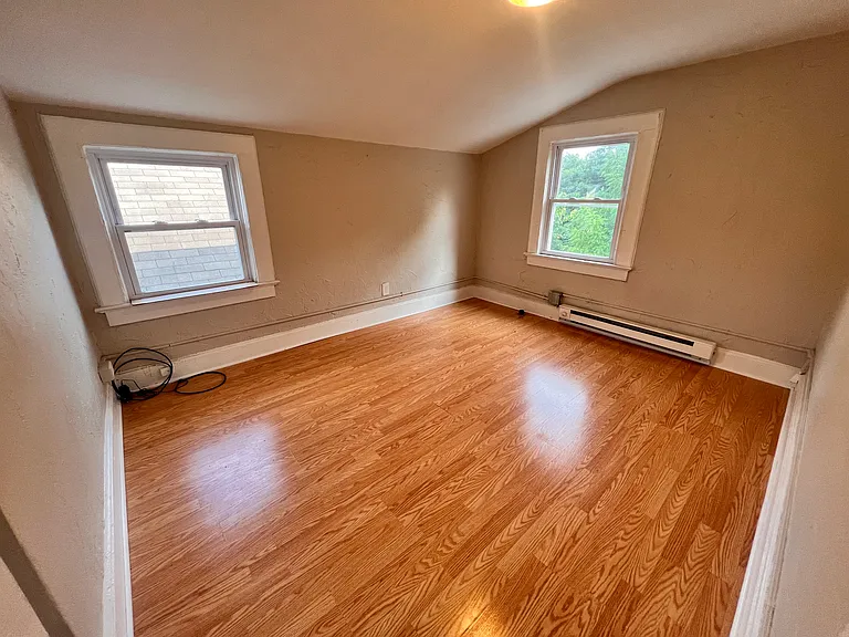 22 Llewellyn Ave #3 — Photo 3