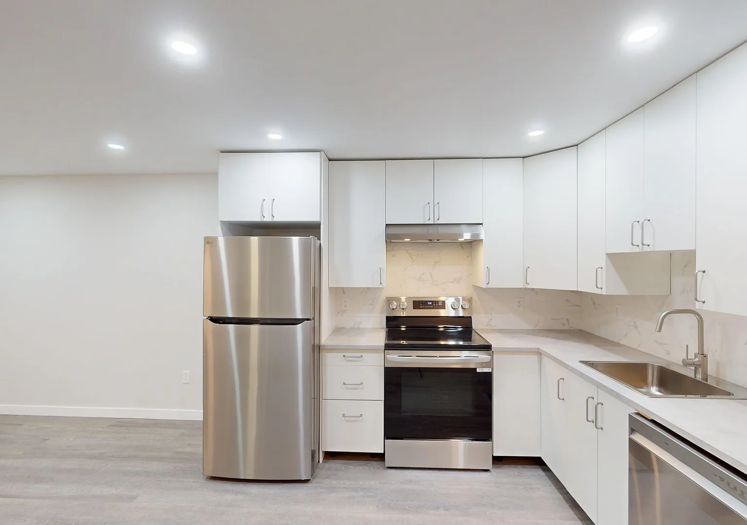 163 Legacy Glen Crt Se- Lower — Photo 2
