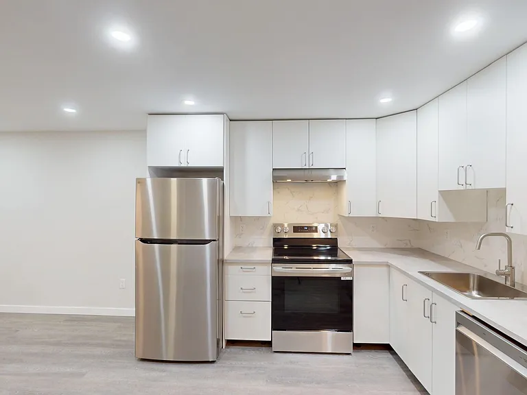163 Legacy Glen Ct SE — Photo 2