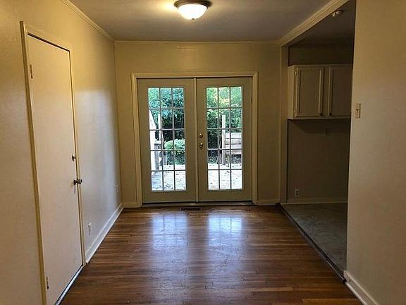 Dining, laundry entrance, deck