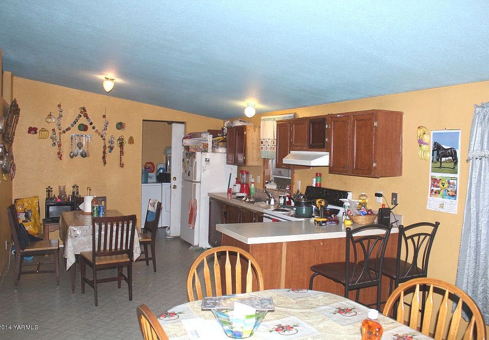 2nd image of 1471 Campbell Rd