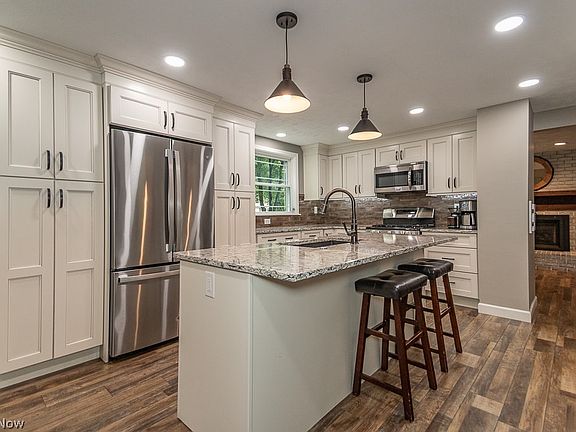 5th image of 7353 Amanda Pl