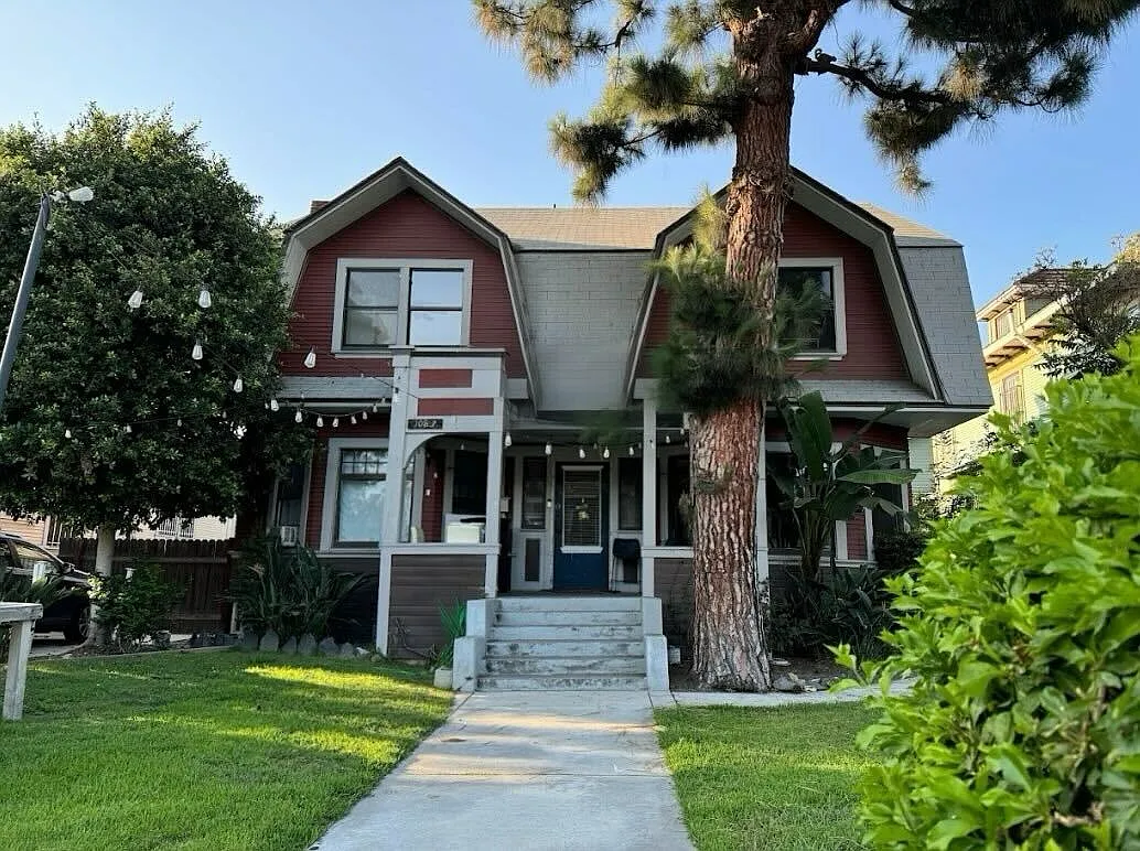 7 bed, 2106 sqft, $12,745 — Photo 1