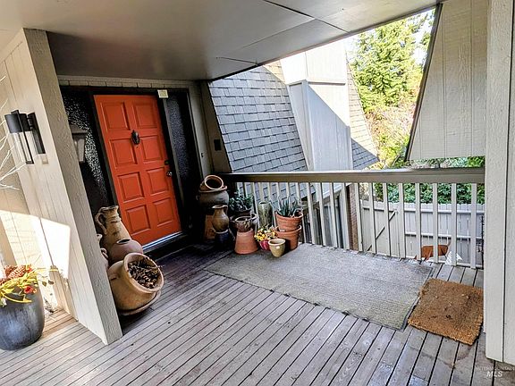 3rd image of 133 W Braemere Rd