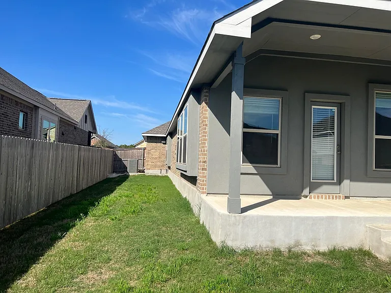 208 Tinto St — Photo 31