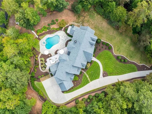 1065 Stonegate Ct, Roswell, GA 30075