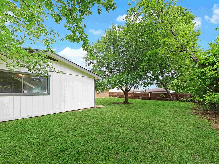 116 W Arlo Rd — Photo 22