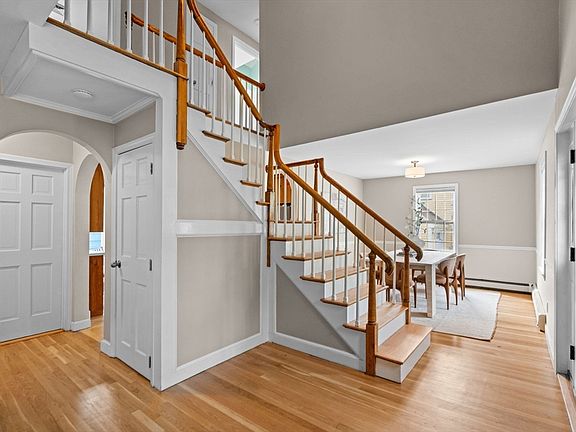 2nd image of 26 Hawthorn Ave