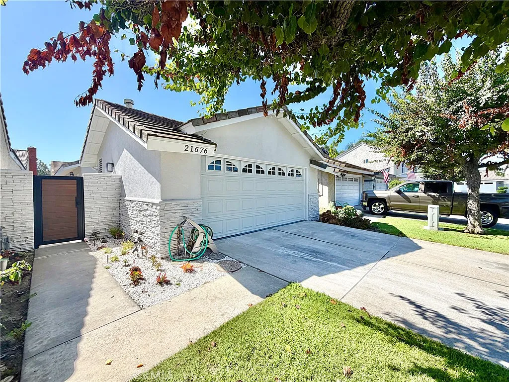 4 bed, 1570 sqft, $5,899 — Photo 3
