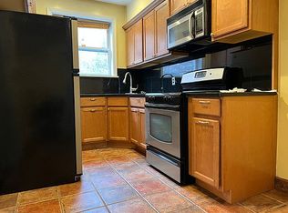31-34 41st St #2, Astoria, NY 11103