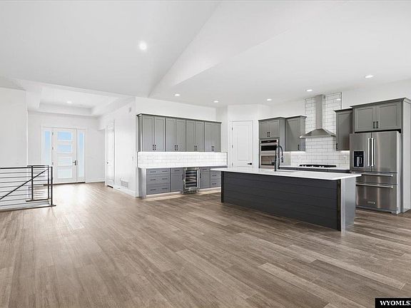 5th image of 2540 Bleu Cir