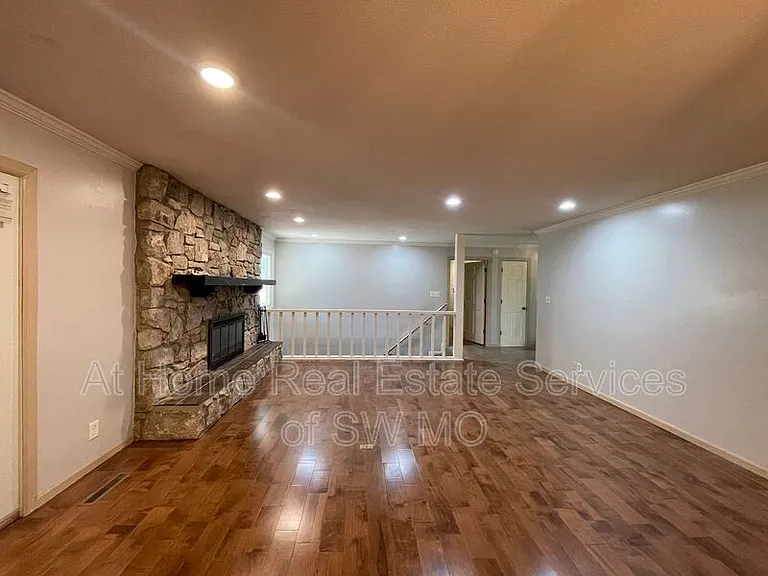 4410 E Valley Rd — Photo 5