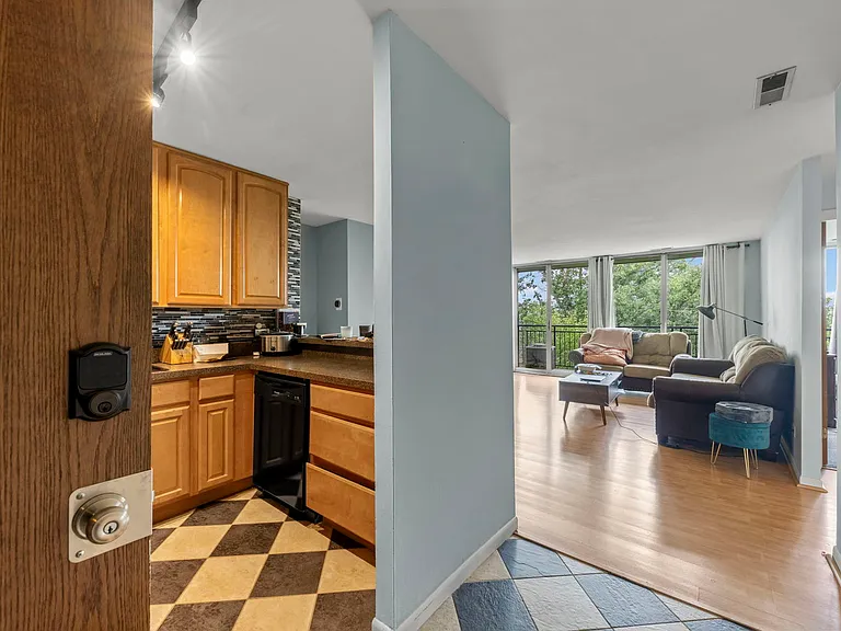 5820 Oakwood Dr #5F — Photo 2