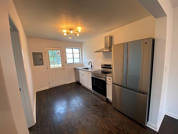stainless steel appliances in new kitchen