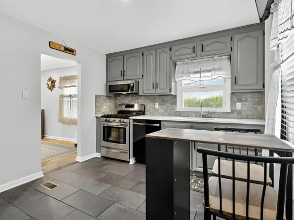 870 Passaic Avenue image 11 of 25