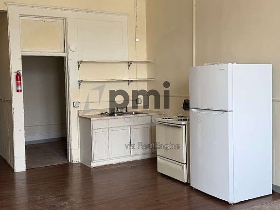 3rd image of 601 1/2 Monroe Ave APT 1