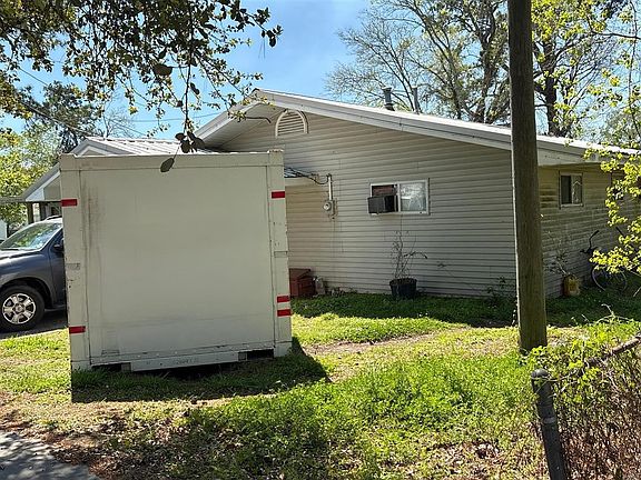 3rd image of 117 Curtis St