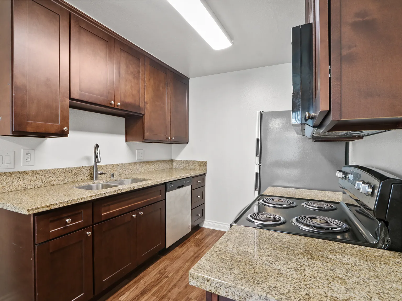 2 bed, 950 sqft, $2,495 — Photo 2