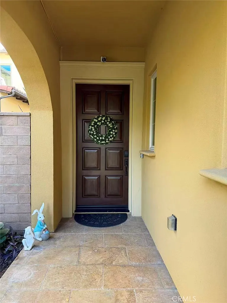 5 bed, 4209 sqft, $9,500 — Photo 2