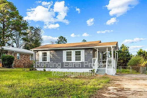 2423 Circle Dr Photo 1