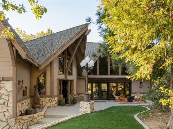 942 Lake Edge Way, Lake Arrowhead, CA 92352
