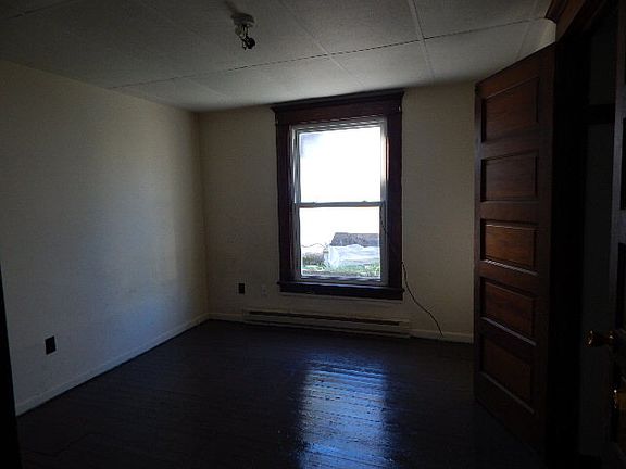 2nd image of 332 Pearl St