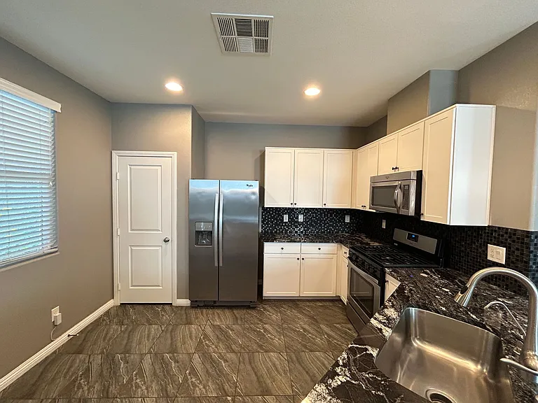 9841 Colenso Ct — Photo 4