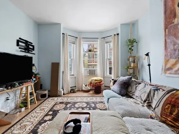 204 Princeton St APT 1, Boston, MA 02128