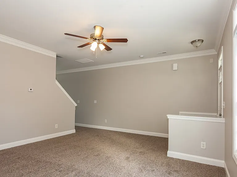 11239 Heritage Green Dr — Photo 4