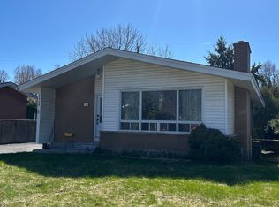 1144 Parkway Dr, Ottawa, ON K2C2W2