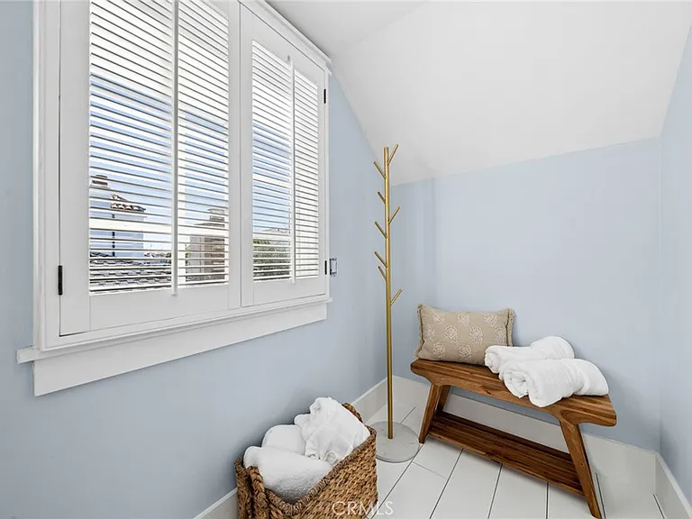 420 Acacia Ave — Photo 17
