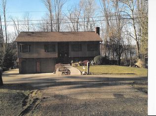 9579 Lakewood Dr NE, Mineral City, OH
