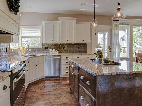 Large center island with extra seating and prep space!