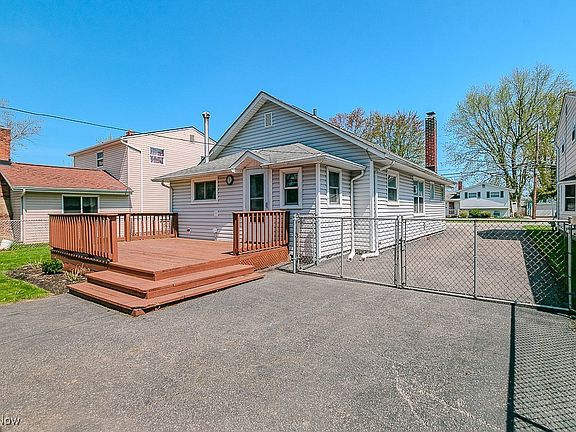 3rd image of 200 Parkway Dr