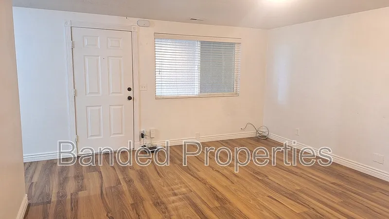2 bed, 1.0 bath, 737 sqft, $1,295 — Photo 3