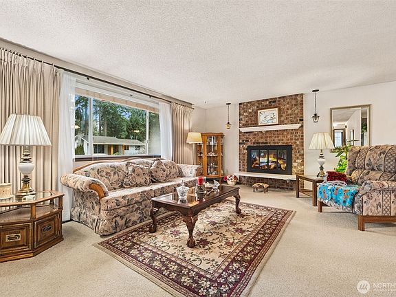 3rd image of 520 Trojan Court SE
