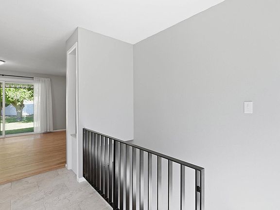 4th image of 1003 N Warren Rd