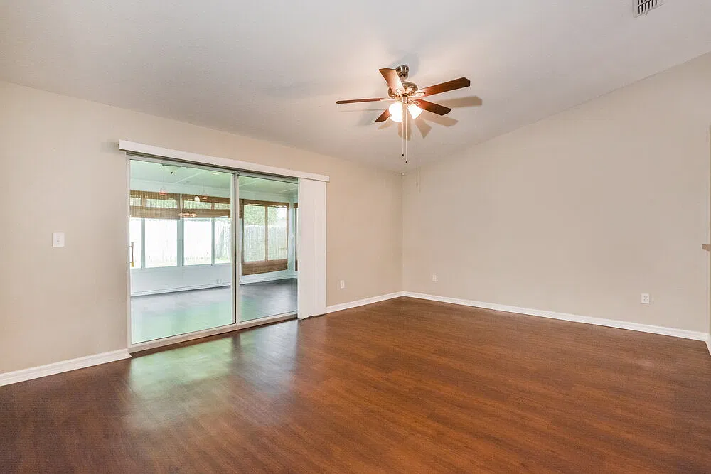 3 bed, 2.0 bath, 1435 sqft, $2,325 — Photo 3