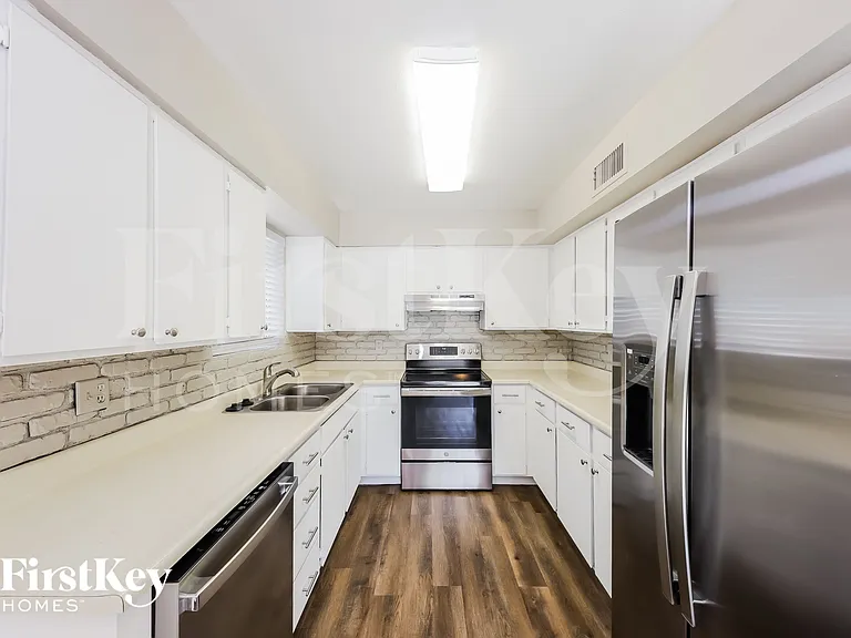 5240 W Hatcher Rd — Photo 6