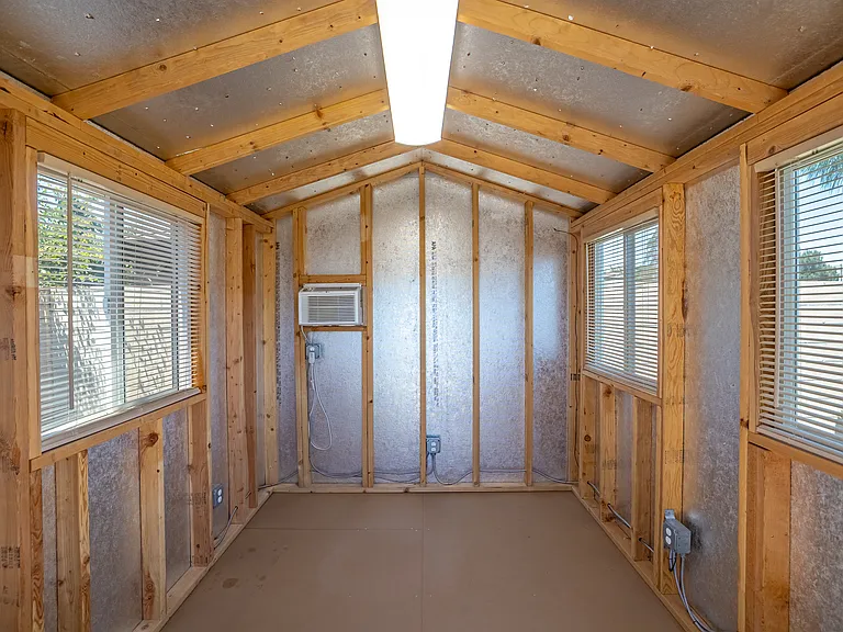 521 E Date St — Photo 36