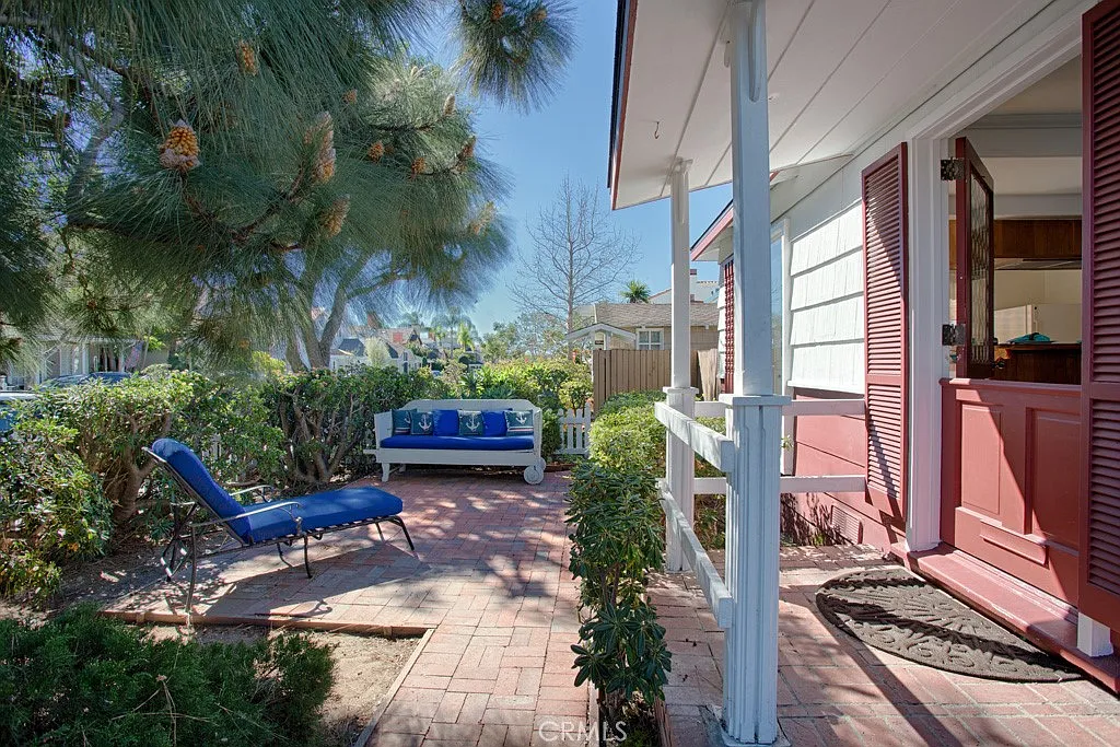 2 bed, 678 sqft, $4,000 — Photo 2