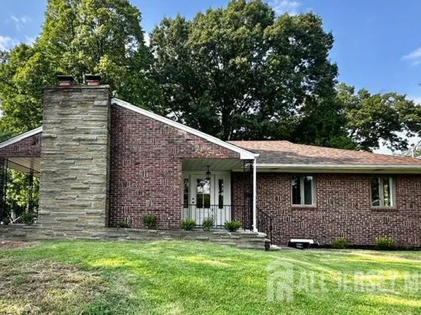 16 Charlotte St, Sayreville, NJ 08872