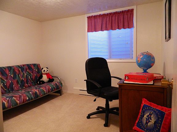 2nd basement bedroom