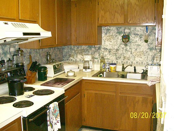 Kithchen w/ Appliances