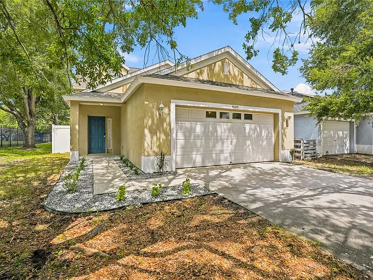 10215 Lakeside Vista Dr — Photo 1