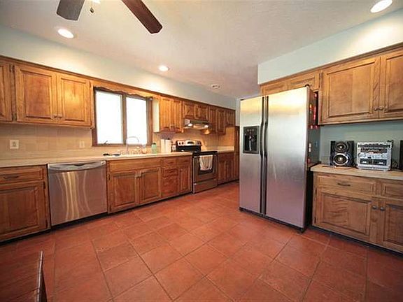 3506 W 10th Place Lawrence, KS listing photo #4