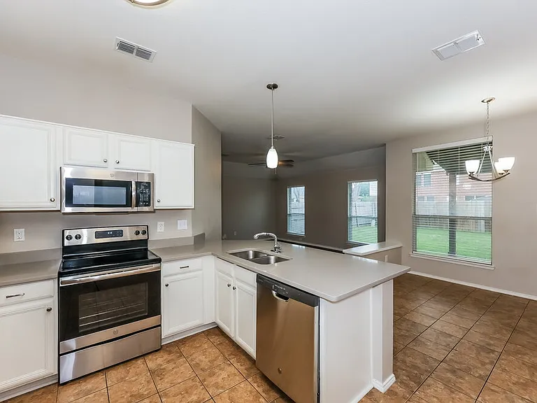 1016 Winding Creek Dr — Photo 8